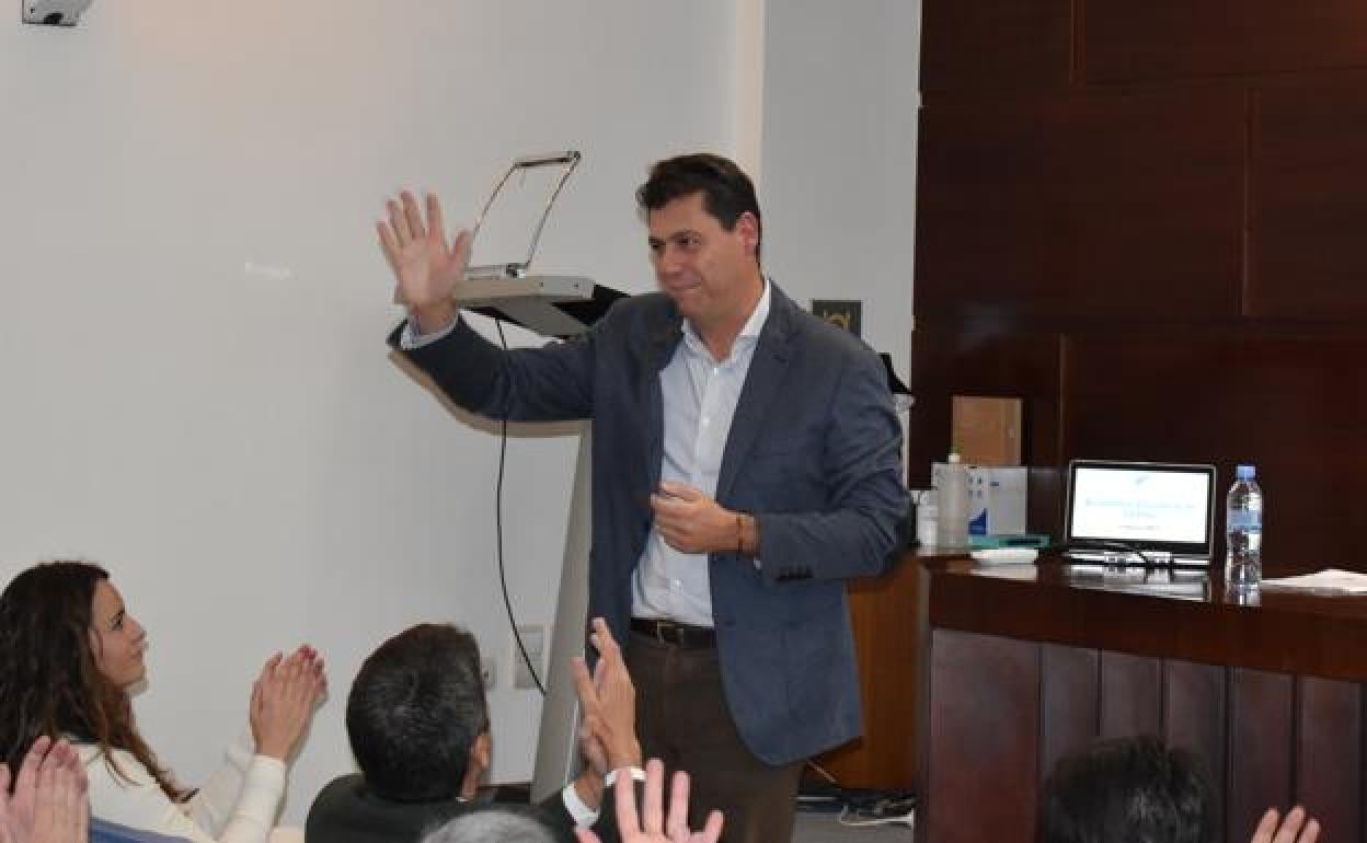 Cesar Quintanilla, presidente de Uepal, tras ser elegido en la asamblea.