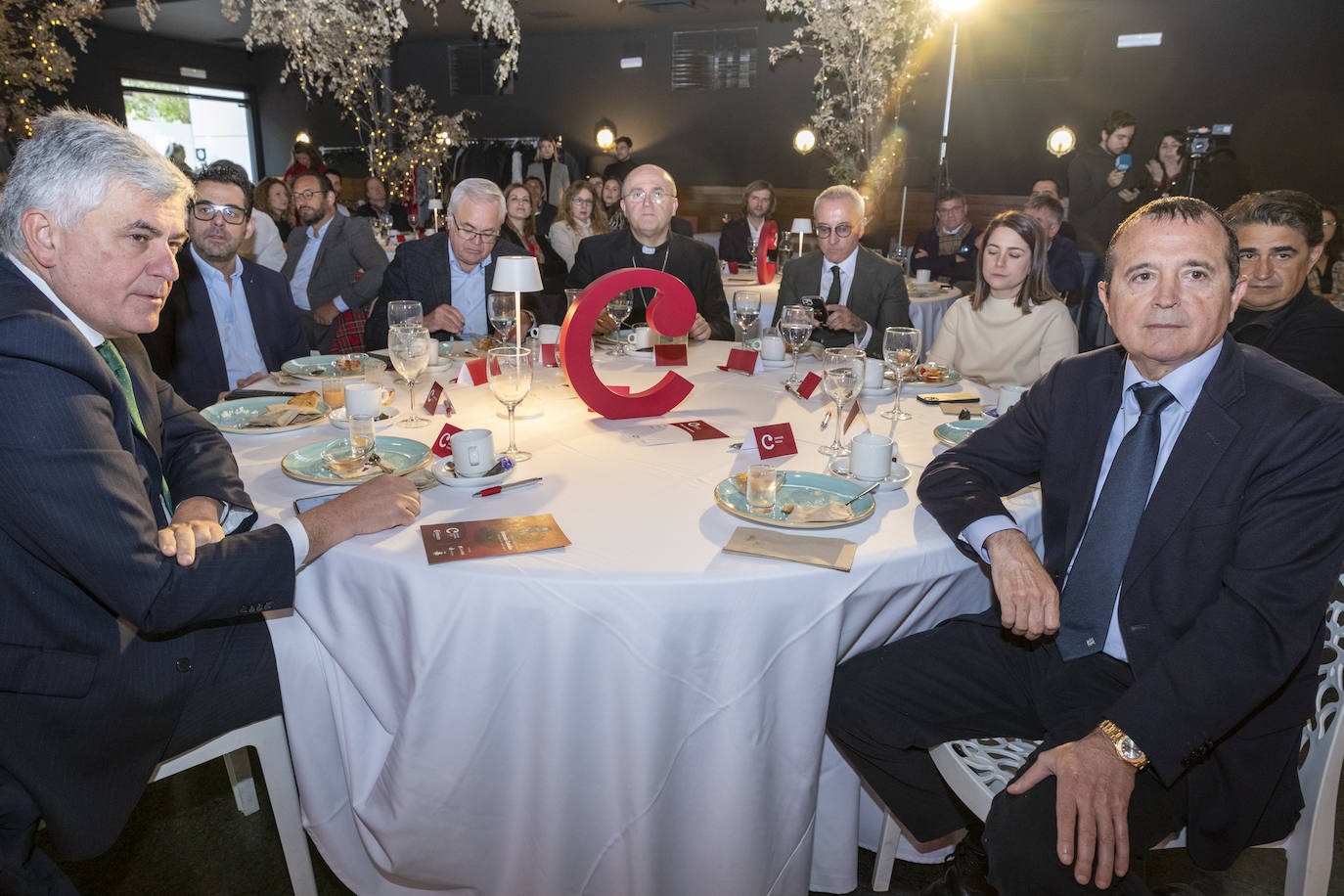 Fotos: El presidente de AC Hoteles, Antonio Catalán, protagoniza una ponencia en la Cámara de Comercio de Alicante