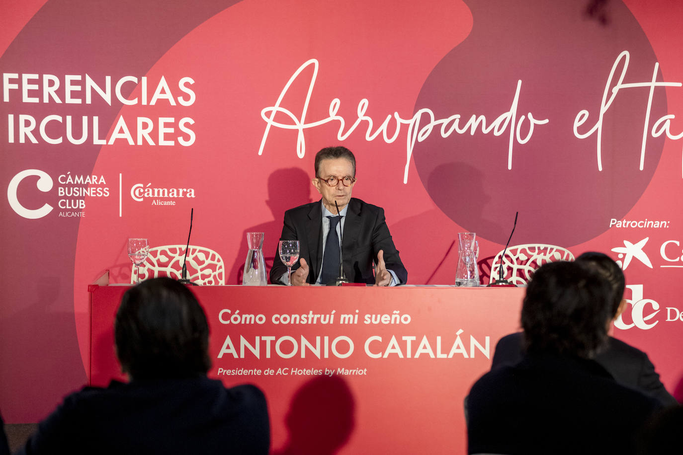 Fotos: El presidente de AC Hoteles, Antonio Catalán, protagoniza una ponencia en la Cámara de Comercio de Alicante