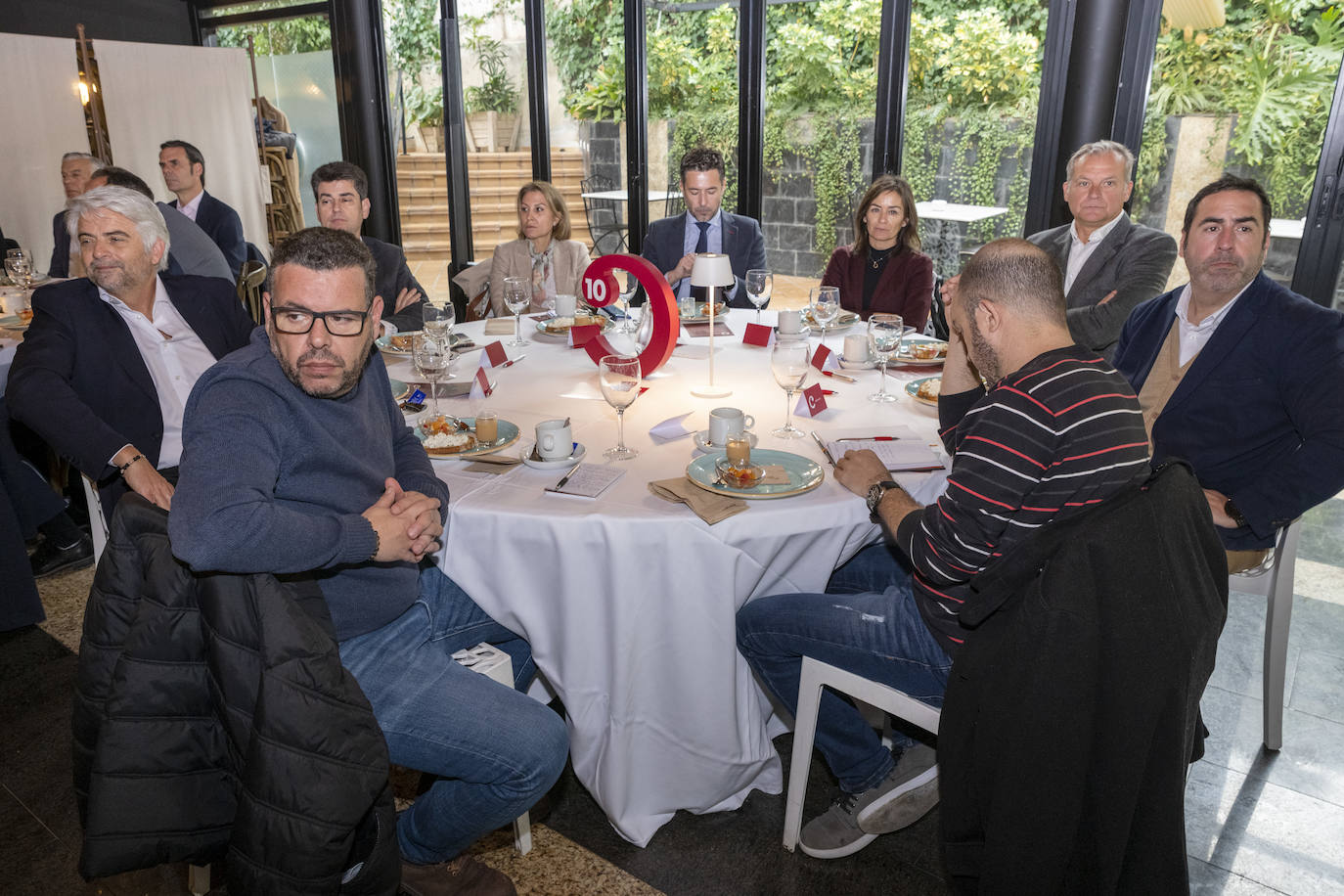 Fotos: El presidente de AC Hoteles, Antonio Catalán, protagoniza una ponencia en la Cámara de Comercio de Alicante