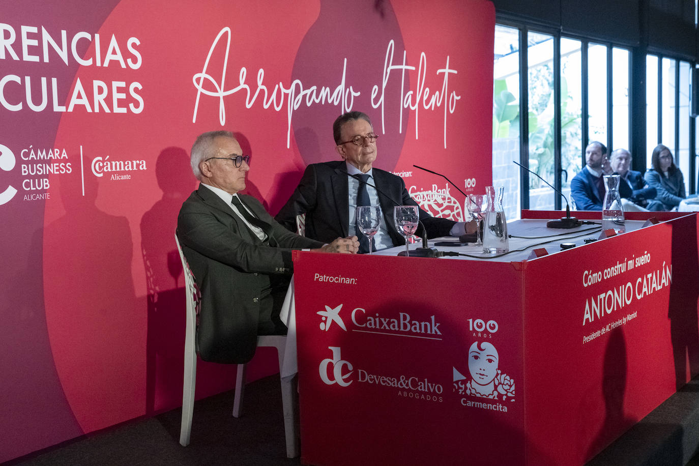 Fotos: El presidente de AC Hoteles, Antonio Catalán, protagoniza una ponencia en la Cámara de Comercio de Alicante