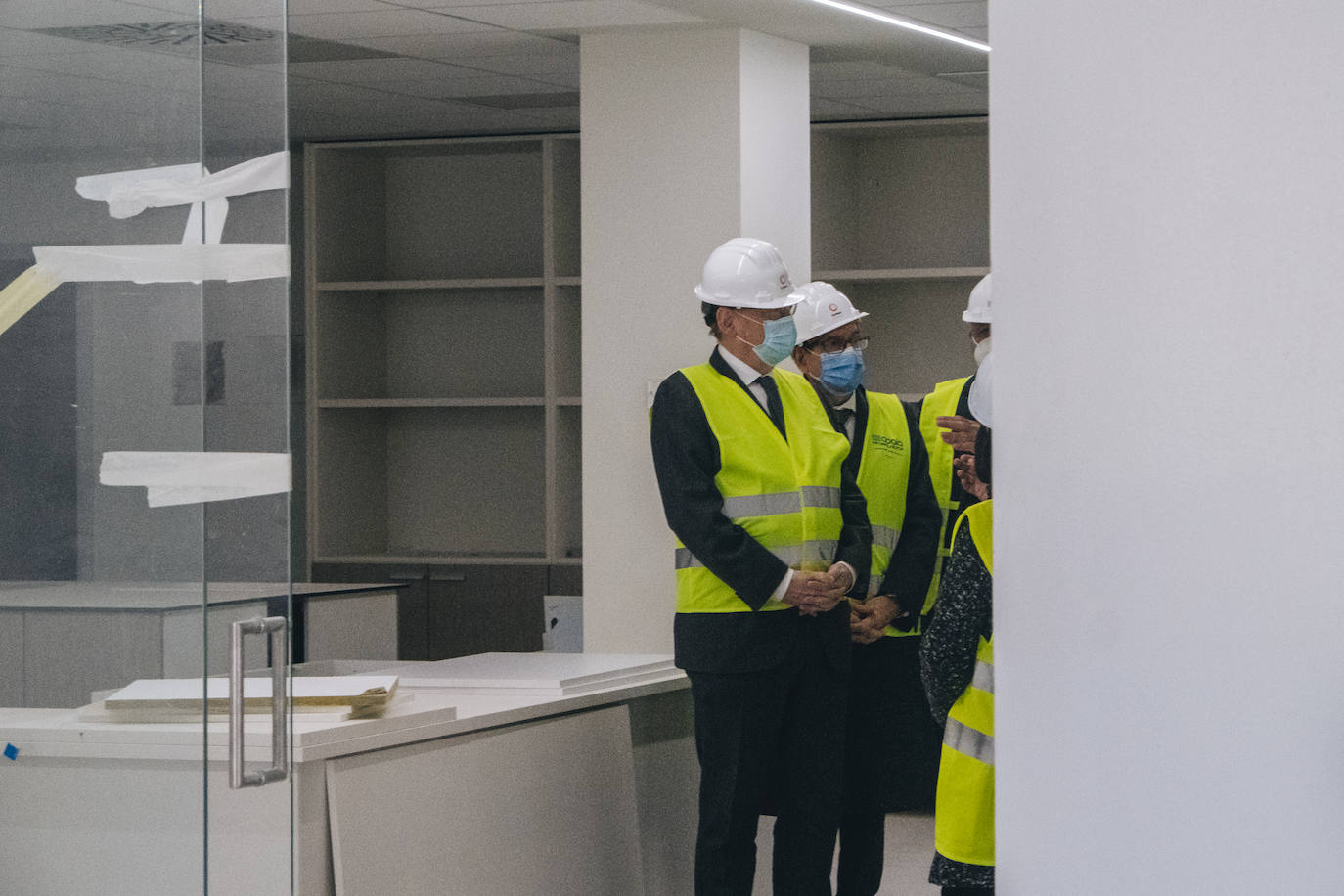 Fotos: Avanzan las obras en el edificio de Urgencias del Hospital General de Alicante | El presidente de la Generalitat Valenciana, Ximo Puig, y el conseller de Sanidad, Miguel Mínguez de visita