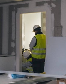 Imagen secundaria 2 - Diferentes imágenes de las obras en el nuevo servicio de Urgencias 