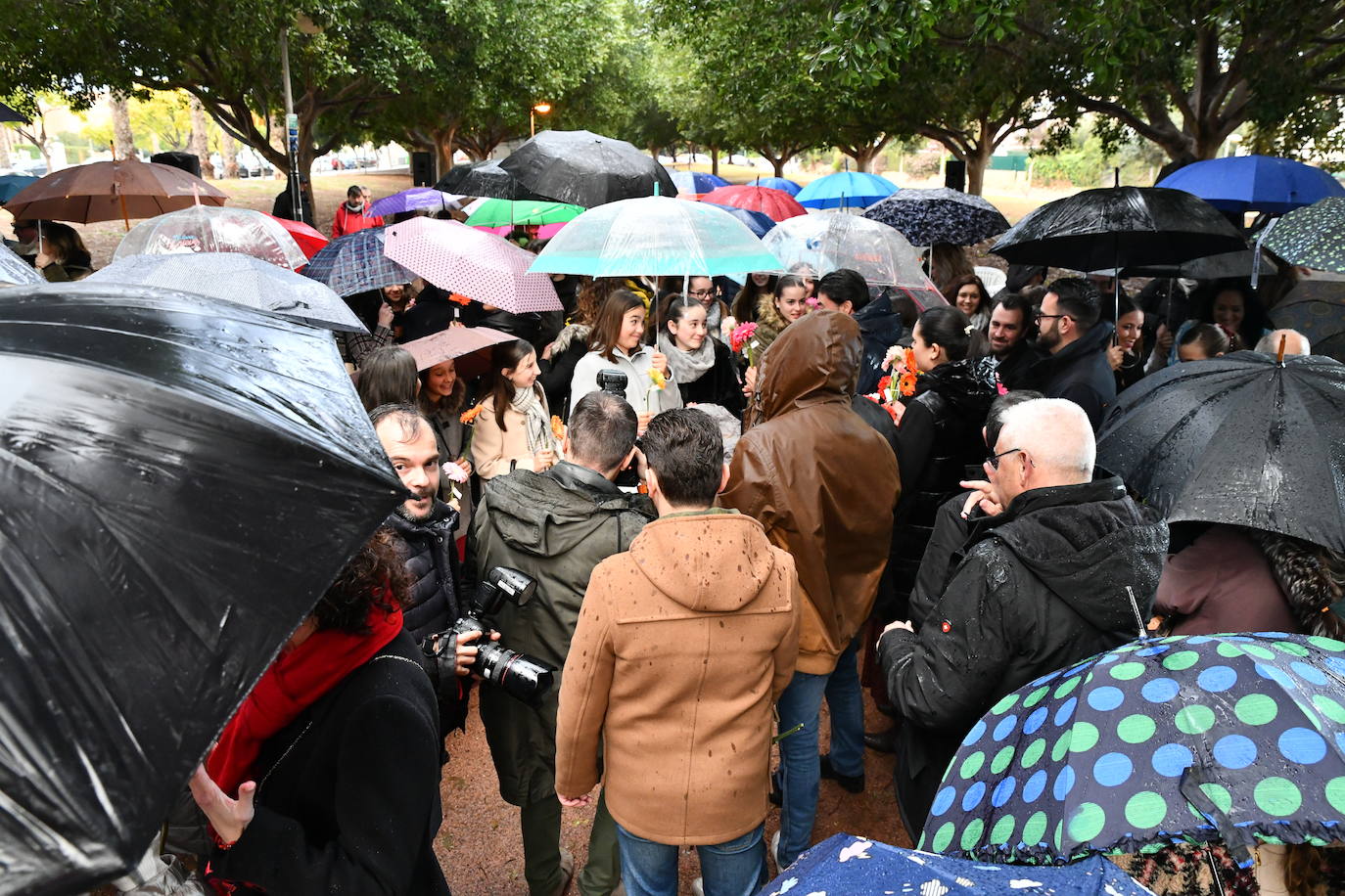 Fotos: Alicante inaugura el parque de las &#039;Damas del fuego&#039; en la playa de San Juan