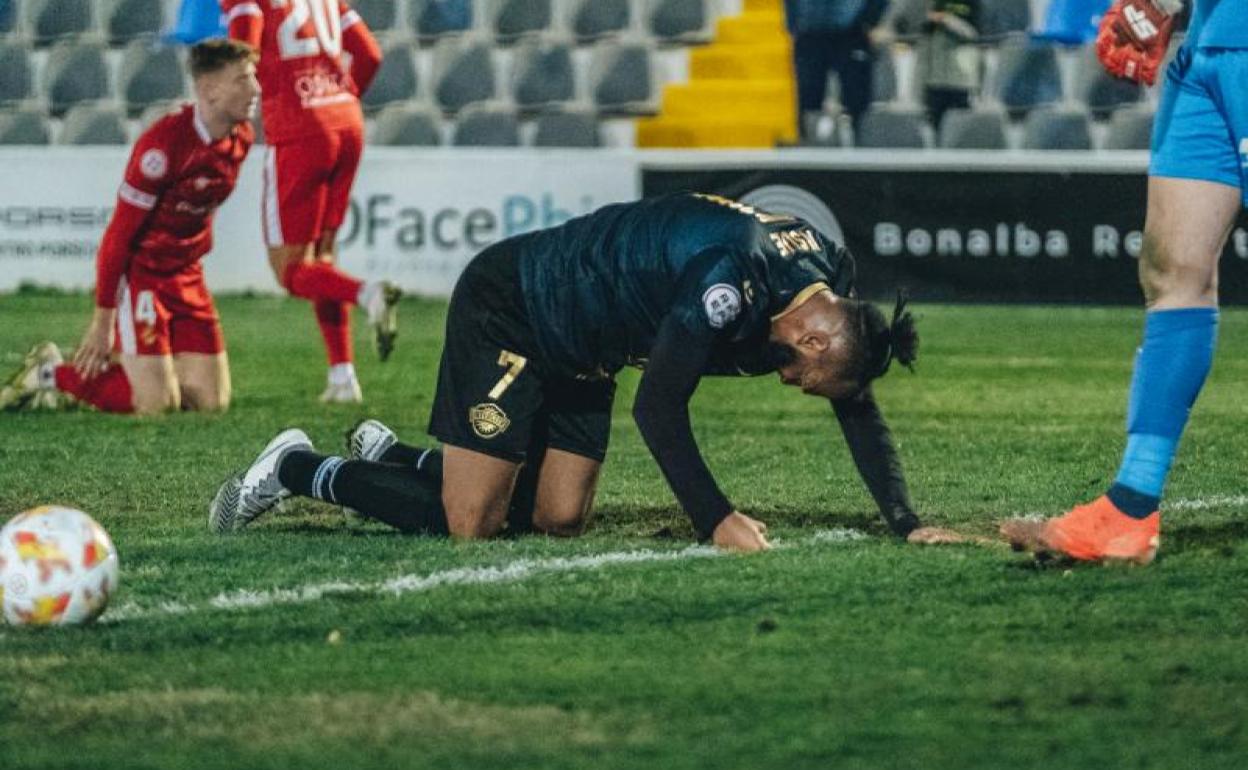 Nsue lamenta una ocasión fallada con el Intercity 