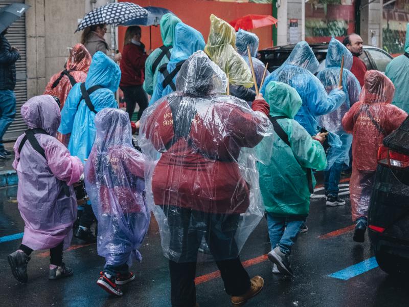 Fotos: La lluvia en Alicante no impide que la Santa Cena realice su labor solidaria