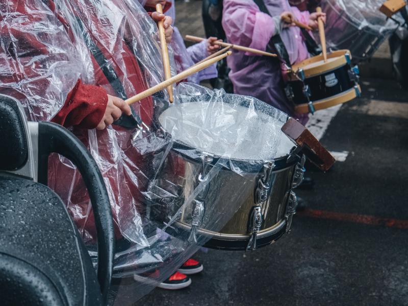 Fotos: La lluvia en Alicante no impide que la Santa Cena realice su labor solidaria