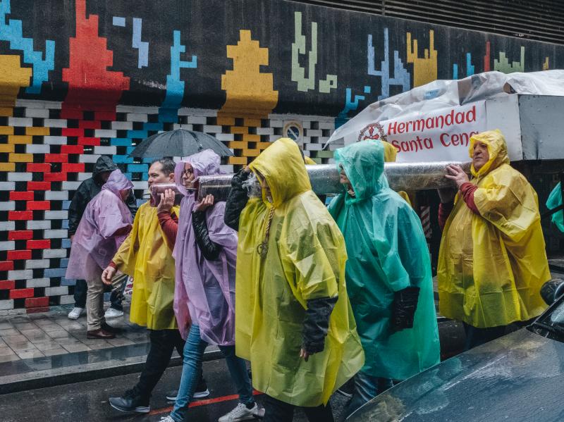 Fotos: La lluvia en Alicante no impide que la Santa Cena realice su labor solidaria