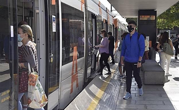 El transporte público rebaja su precio a la mitad en Alicante