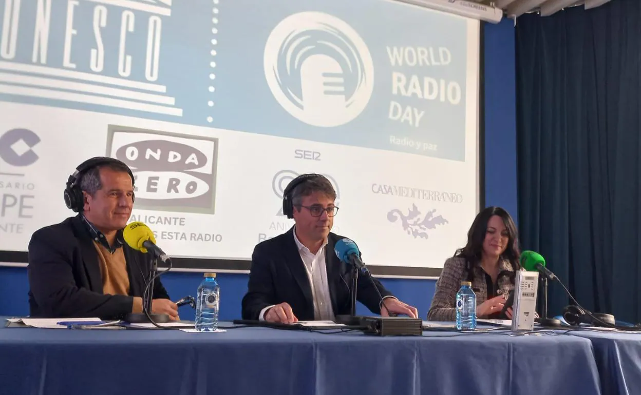 Carlos Arcaya, Denis Rodríguez y Luz Sigüenza conmemoran el día mundial de la radio.