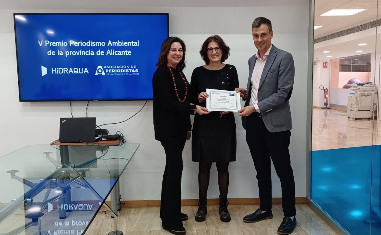 Ganadores del Premio Periodismo Ambiental en la sede central de Hidraqua. 