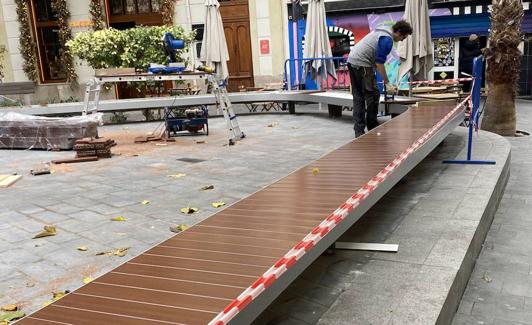 Trabajos de reposición de los asientos.