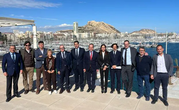 Visita de la Cámara de Comercio a su nueva sede en el complejo del Puerto de Alicante.