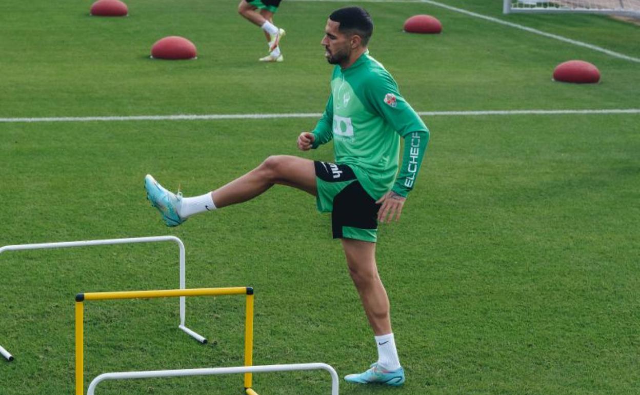 Omar Mascarell, durante un entrenamiento del Elche 