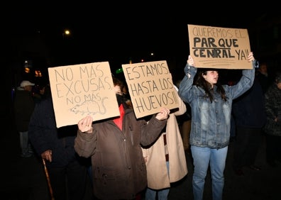 Imagen secundaria 1 - Cerca de 150 personas han formado parte de la concentración 