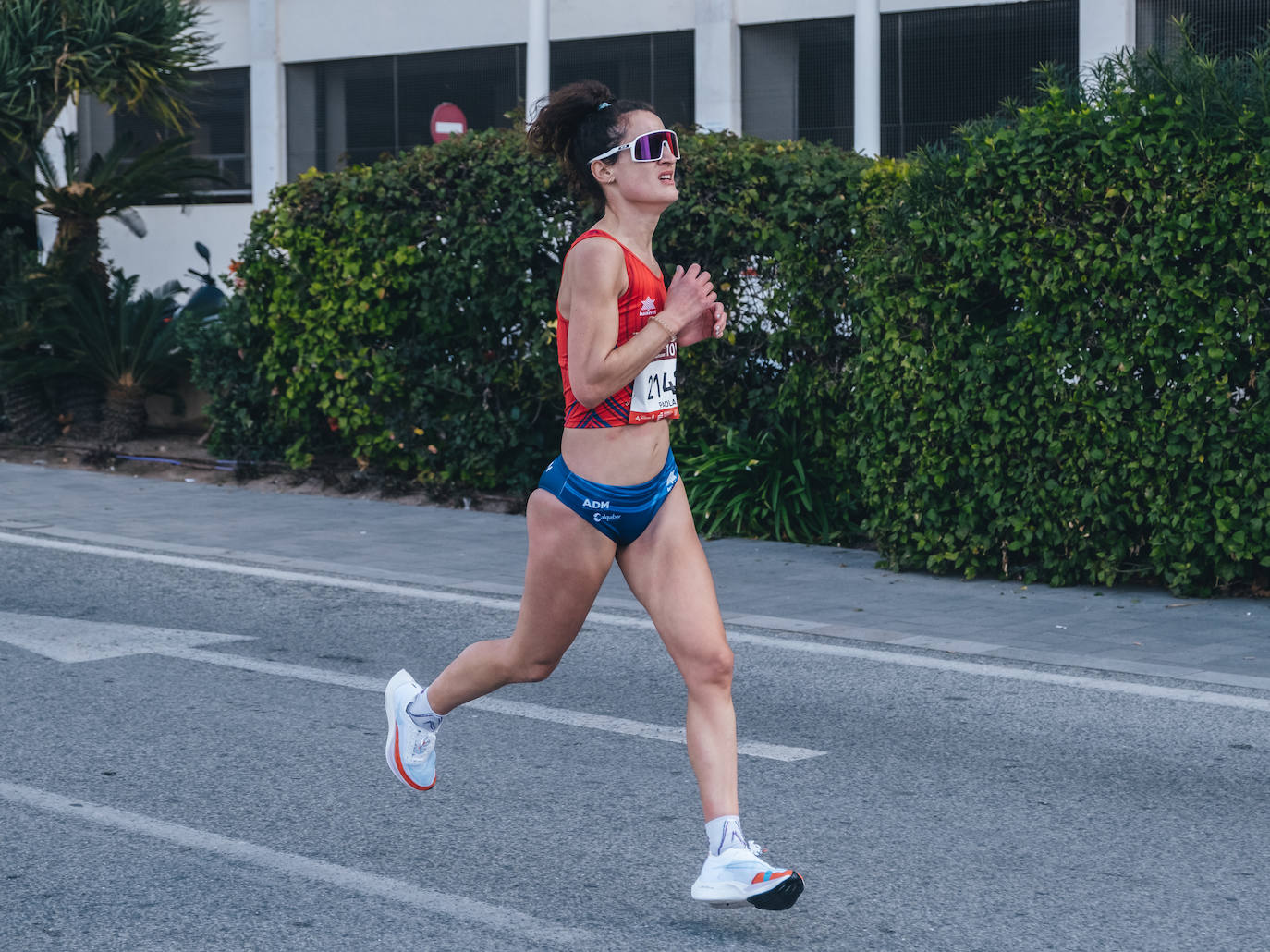 Fotos: Más de 2.500 personas corren la Media Maratón de Alicante