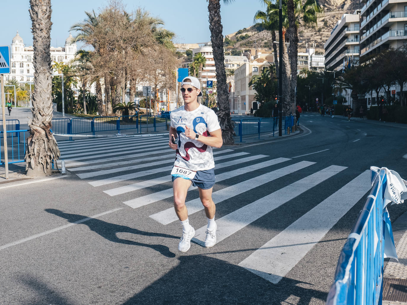 Fotos: Más de 2.500 personas corren la Media Maratón de Alicante