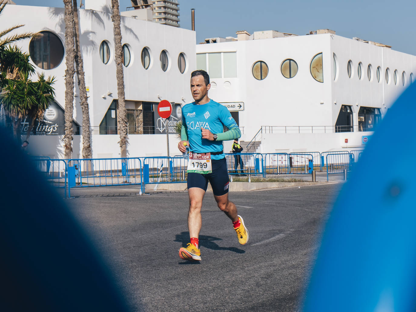 Fotos: Más de 2.500 personas corren la Media Maratón de Alicante