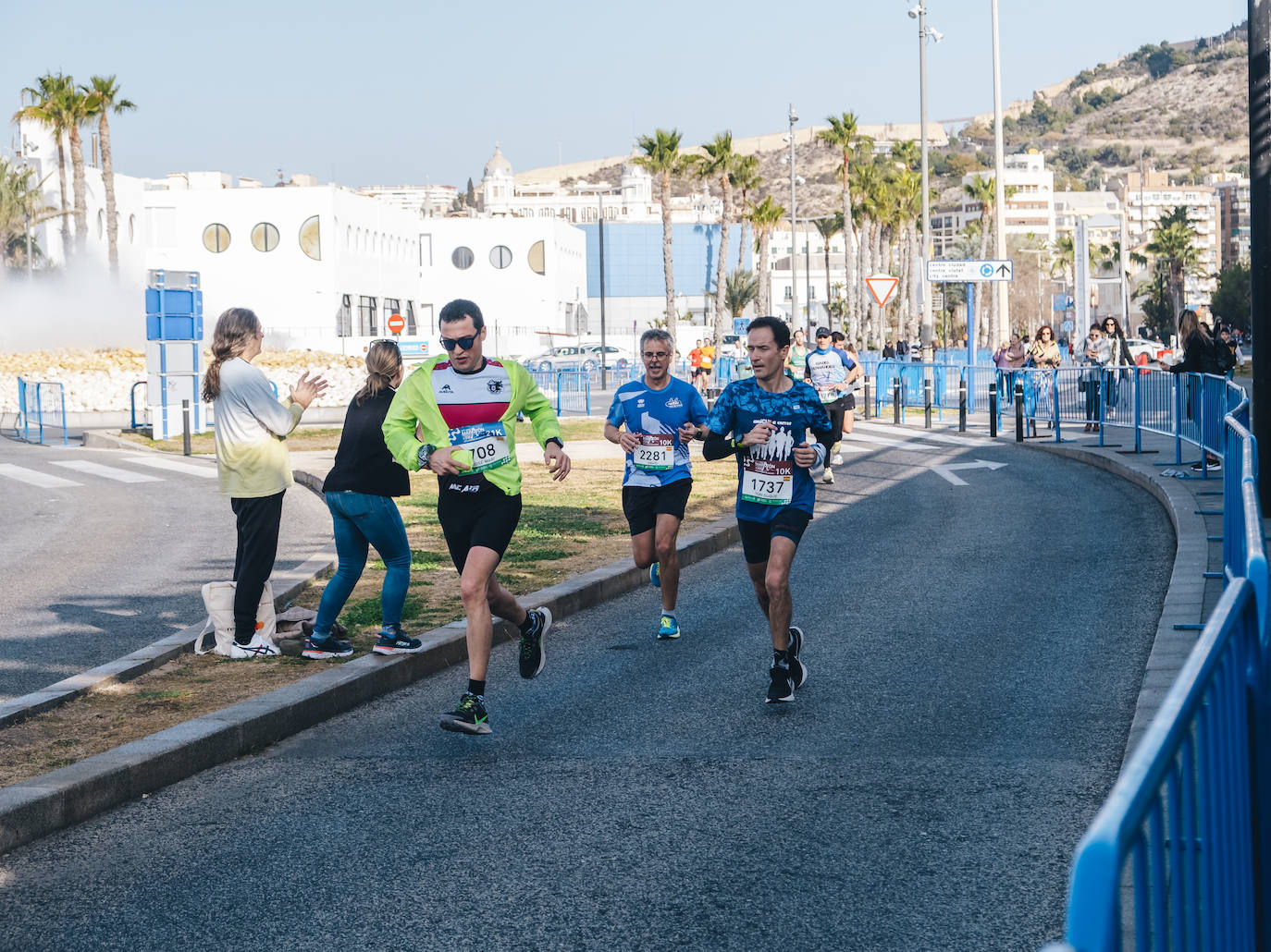 Fotos: Más de 2.500 personas corren la Media Maratón de Alicante