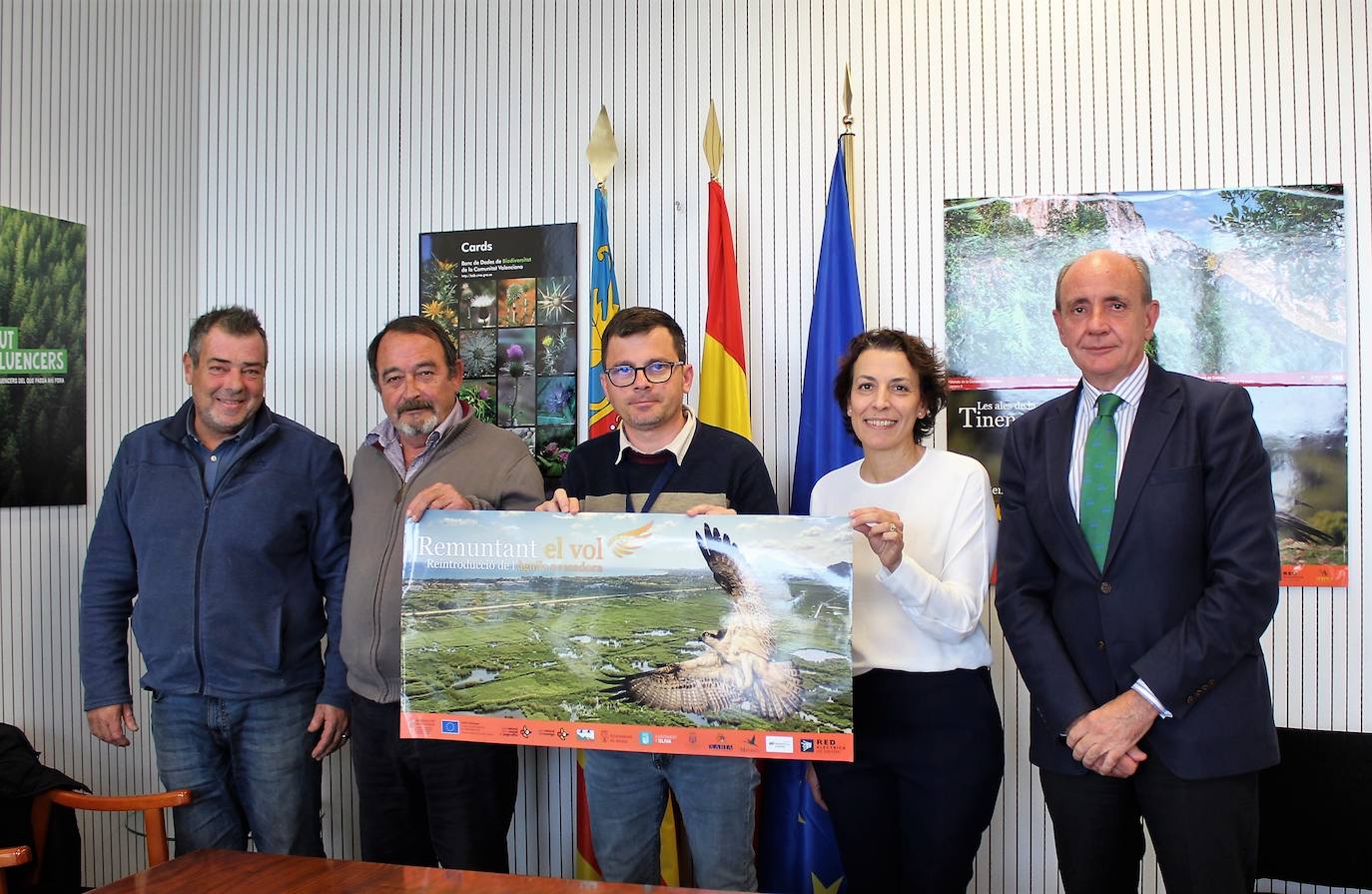 Firma del convenio para la recuperación del águila pescadora.