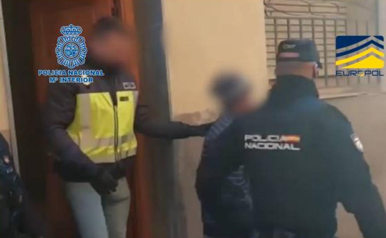 Detención de los presuntos responsables por parte de la Policía Nacional. 