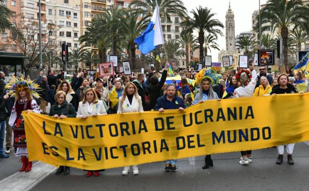 Manifestación de ucranianos en Alicante en el primer aniversario de la invasión.