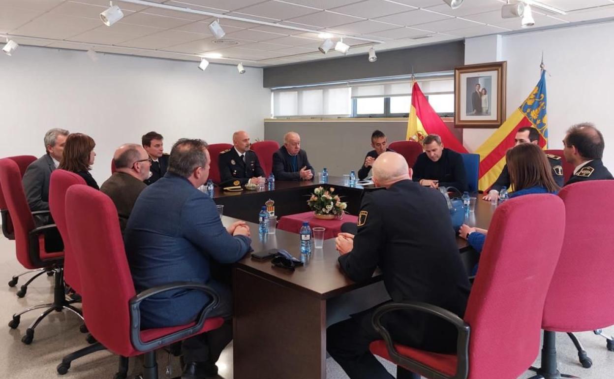 Los alcaldes de los cinco municipios han suscrito este viernes el acuerdo. 