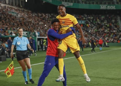 Imagen secundaria 1 - Imágenes del encuentro disputado este sábado en el Martínez Valero. 