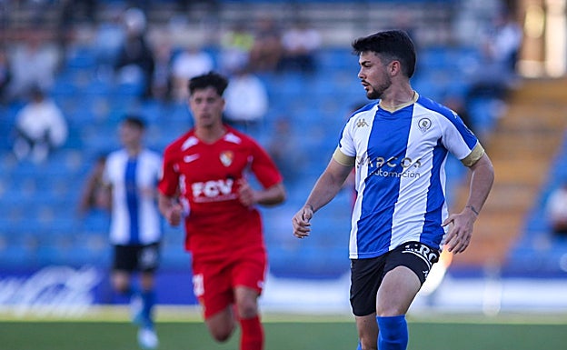 Imagen principal - Imágenes de Álvaro Hernáiz, Lolo Escobar y el recuerdo del Rico Pérez a Andrija Delibasic. 