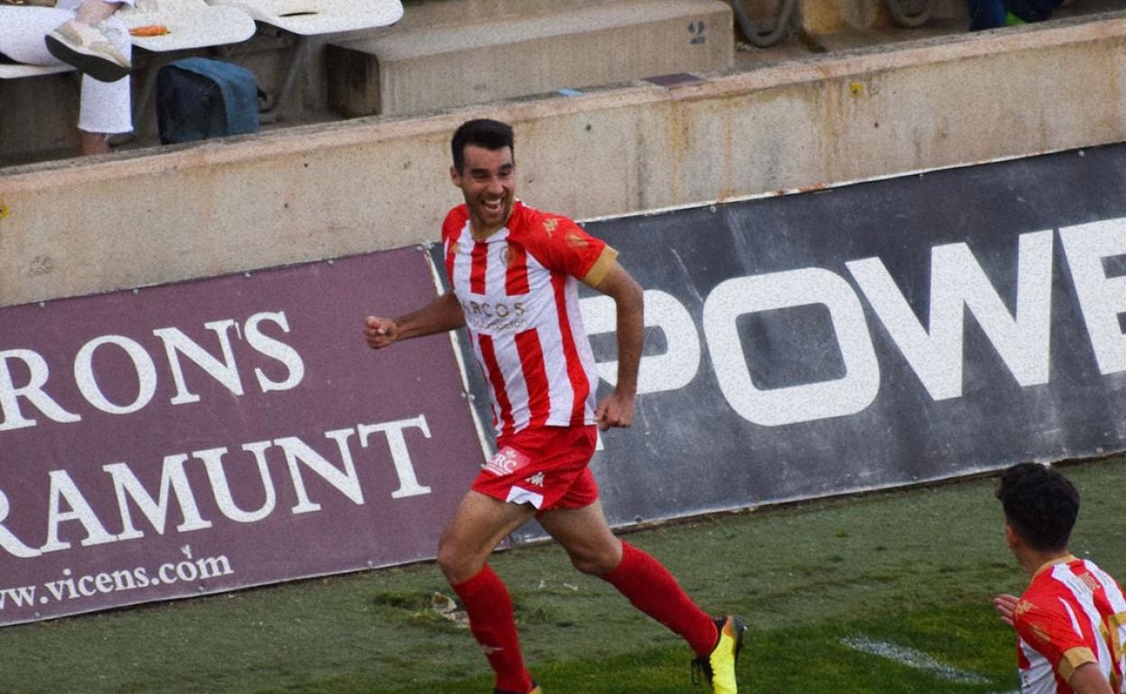 Roger Riera celebra el tanto de la victoria de los alicantinos en Lleida. 