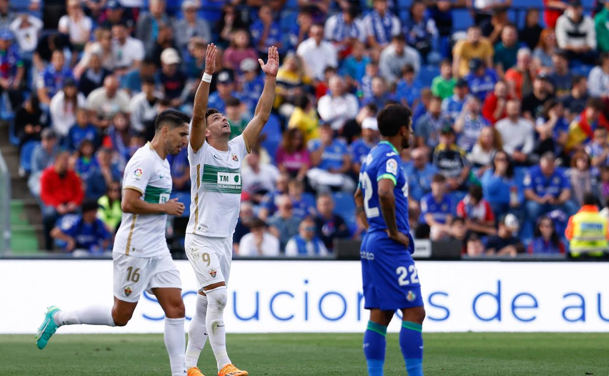 Lucas Boyé celebra el tanto del empate en Getafe justo antes del descanso. 