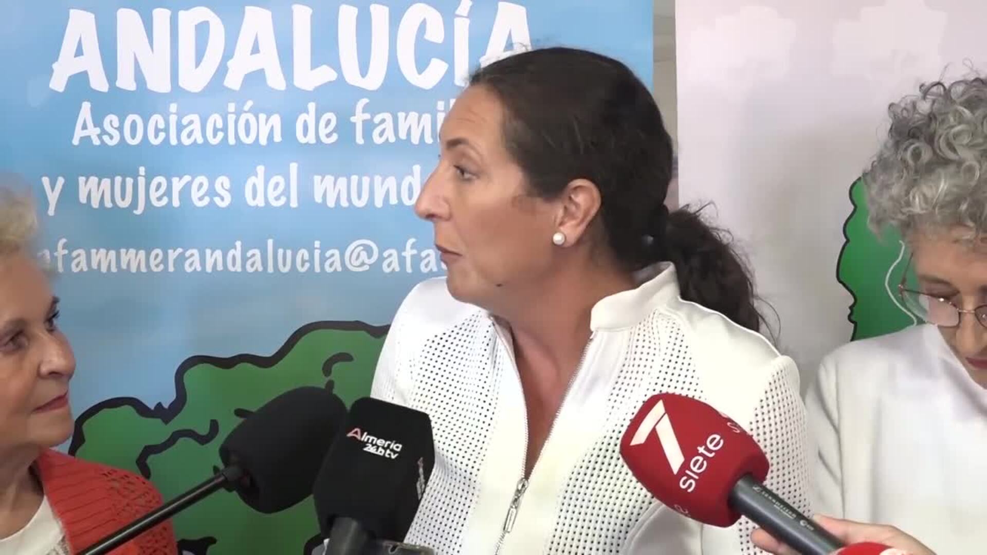 Loles López reivindica el papel de las mujeres rurales "para avanzar en igualdad en Andalucía"