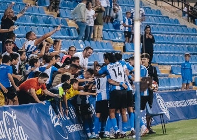 Imagen secundaria 1 - El Hércules de Torrecilla saca todo su poderío para abrazar el liderato (3-0)