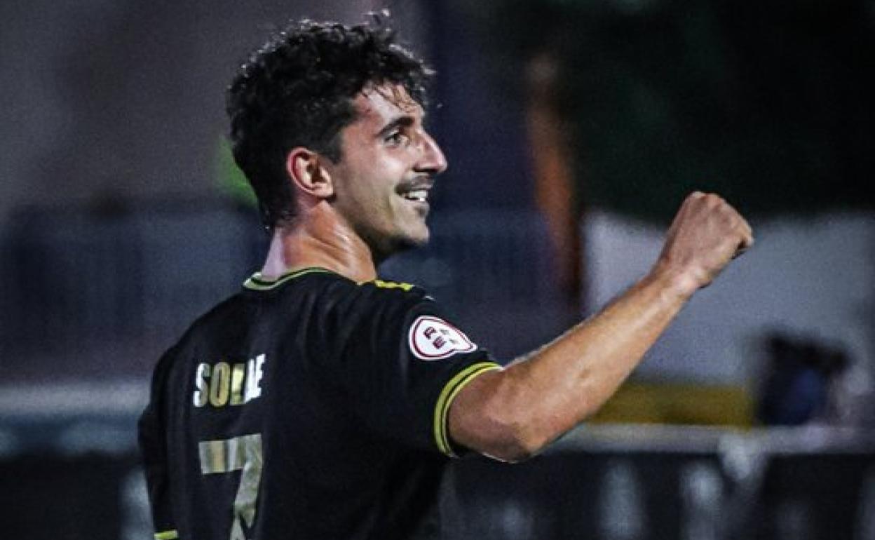 Soldevila celebra el tanto de la victoria en el descuento. 