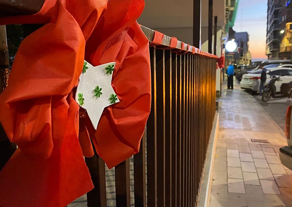 Imagen secundaria 1 - Vecinos con mucho arte navideño en Alicante