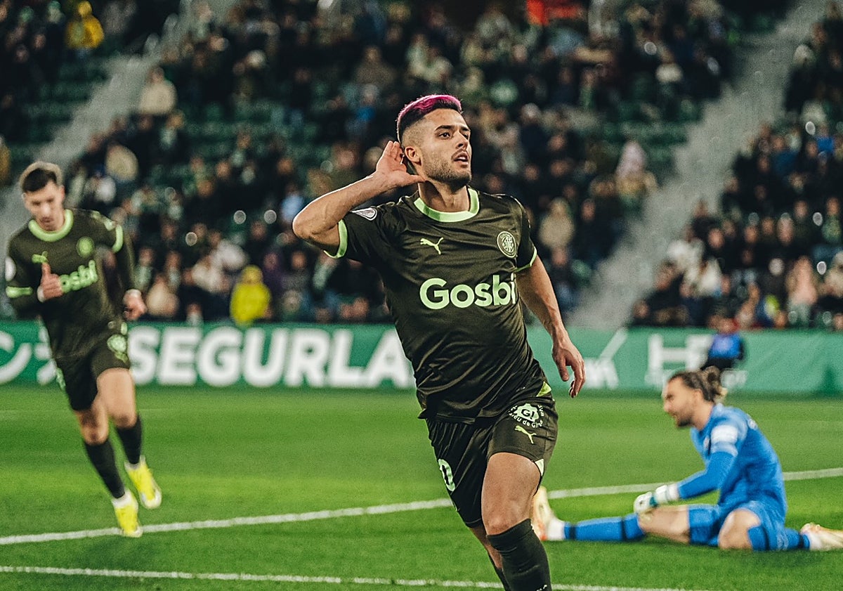 Imagen principal - Imágenes del triunfo del Girona esta tarde en el Martínez Valero.