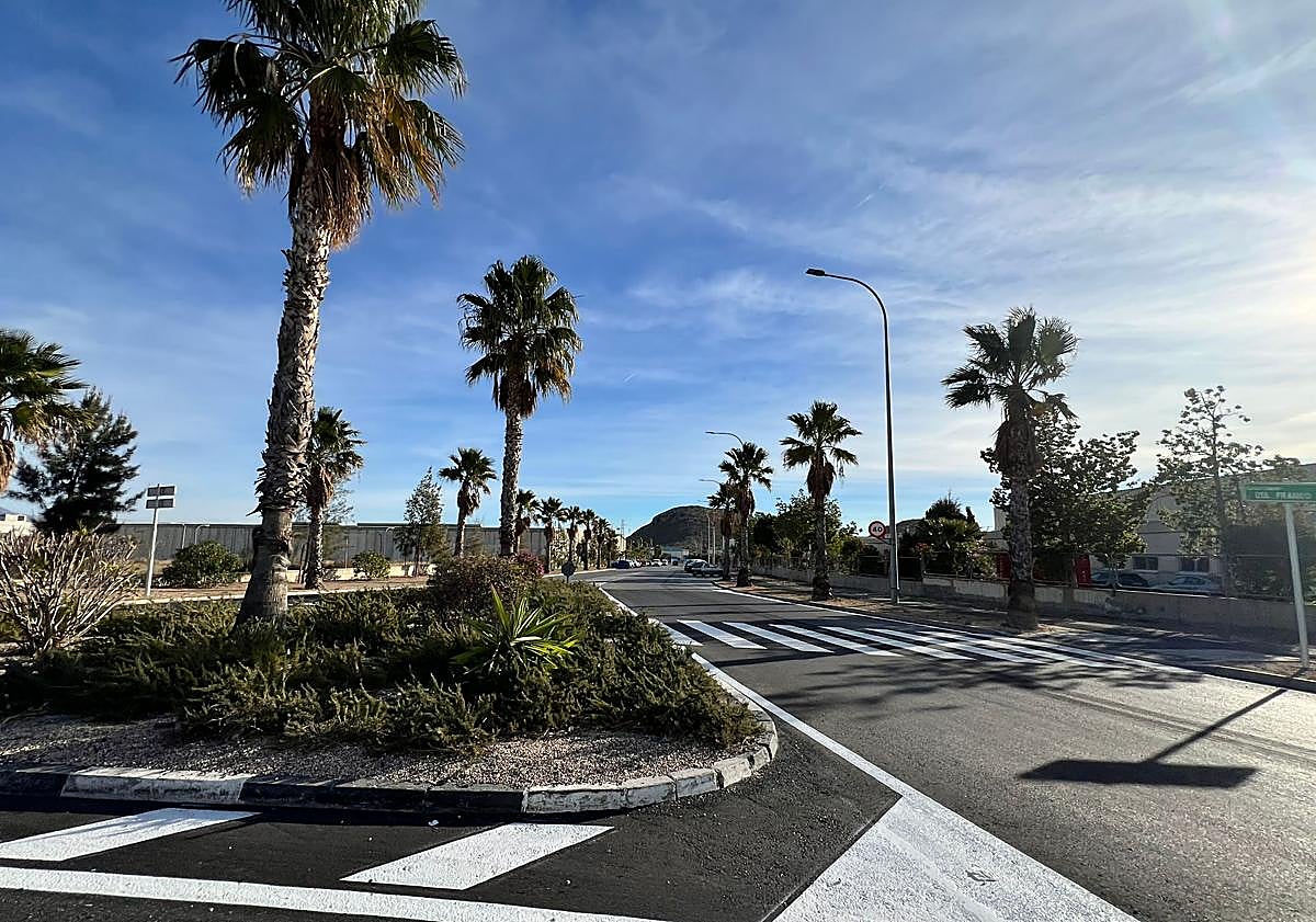 Imagen principal - Imágenes de la actuación que ha tenido lugar en el polígono alicantino.