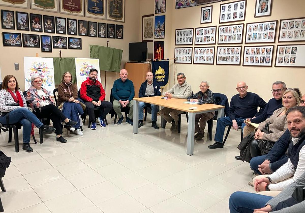 Reunión de la asociación de Fogueres Especial d'Alacant (FEA).