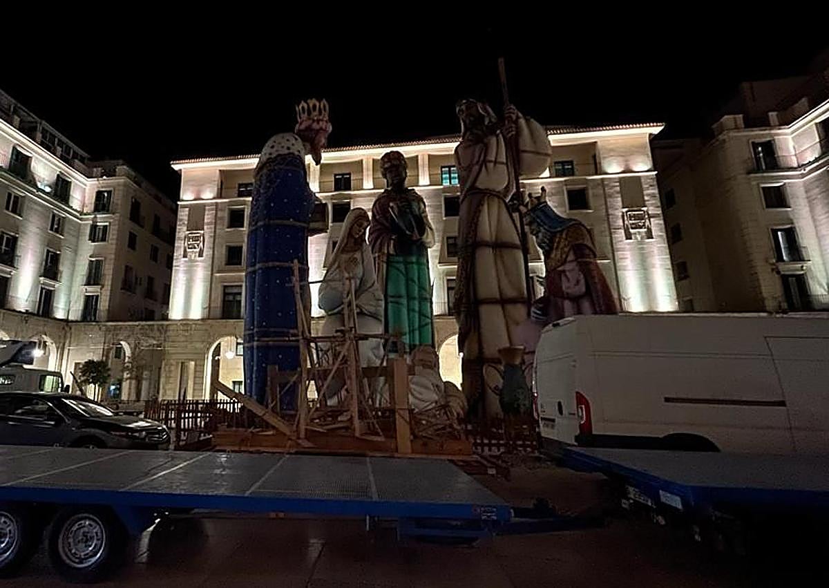 Imagen secundaria 1 - Detalles de algunas decoraciones navideñas previas al desmontaje. 