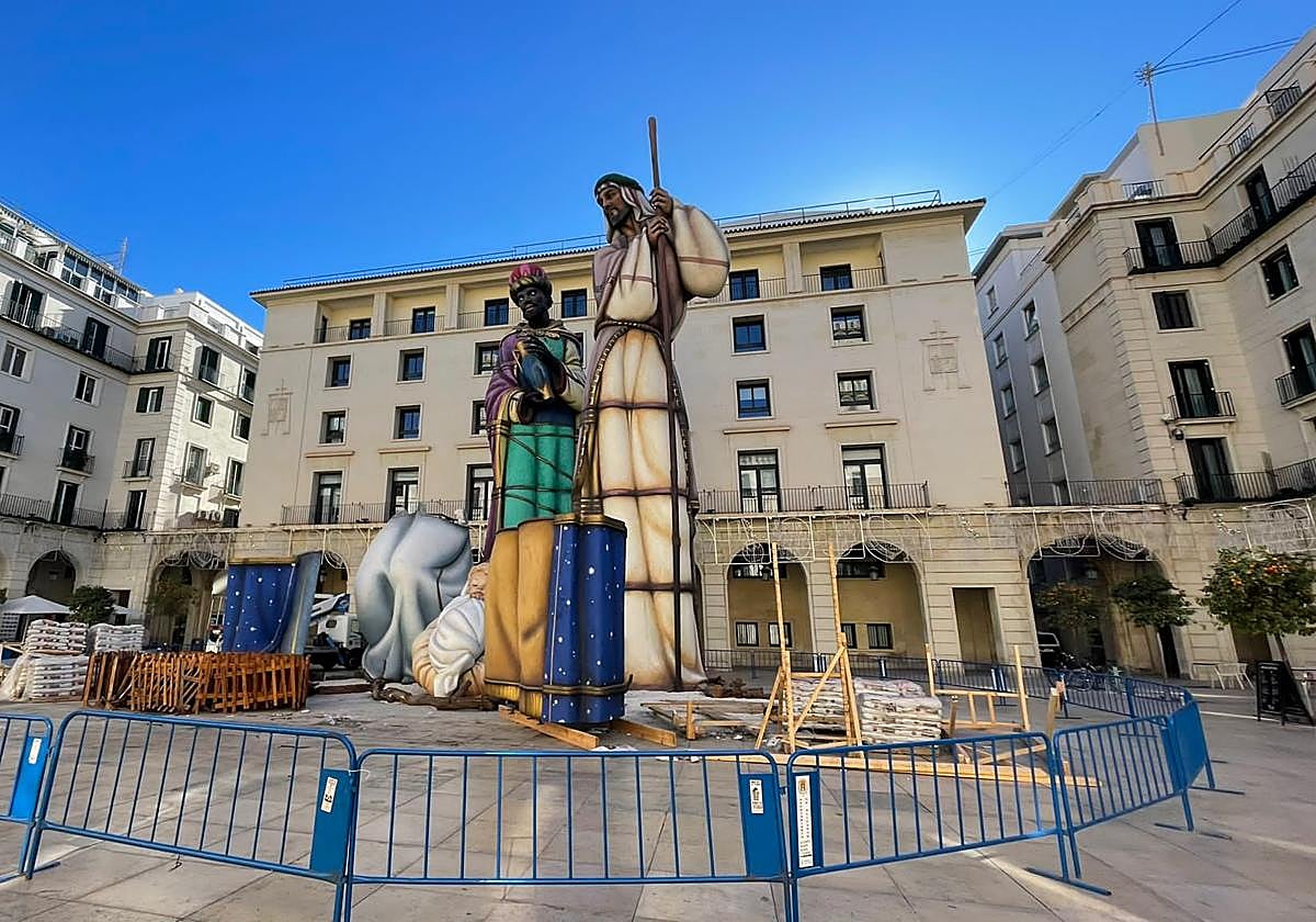 El Belén Gigante en pleno proceso de desmontaje el domingo por la mañana.