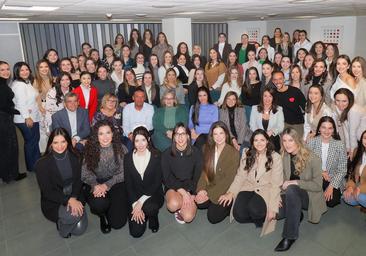 Las candidatas a bellea del foc se presentan al jurado y conocen el calendario de actos