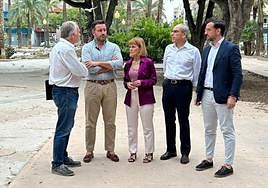El alcalde, Pablo Ruz, con la vicealcaldesa, Aurora Rodil, y concejales del equipo de gobierno en el Paseo de Germanías.