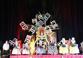 Presentación de las belleas y dames d'honor de Sagrada Familia.