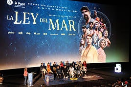 Actores, director, guionista y productor durante el preestreno en Alicante.