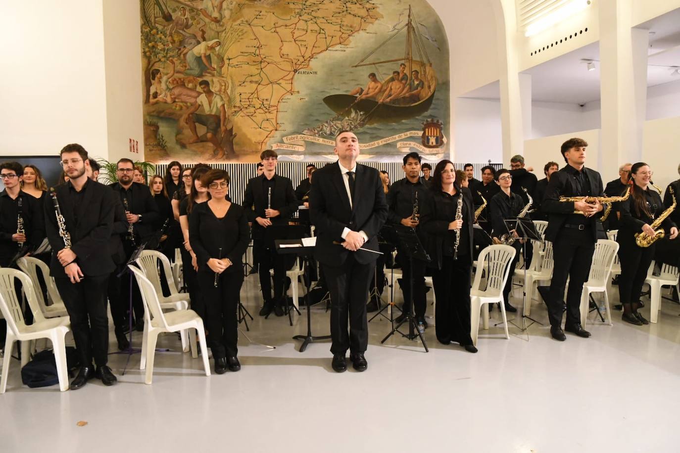 La música de Hogueras rinde homenaje a las belleas