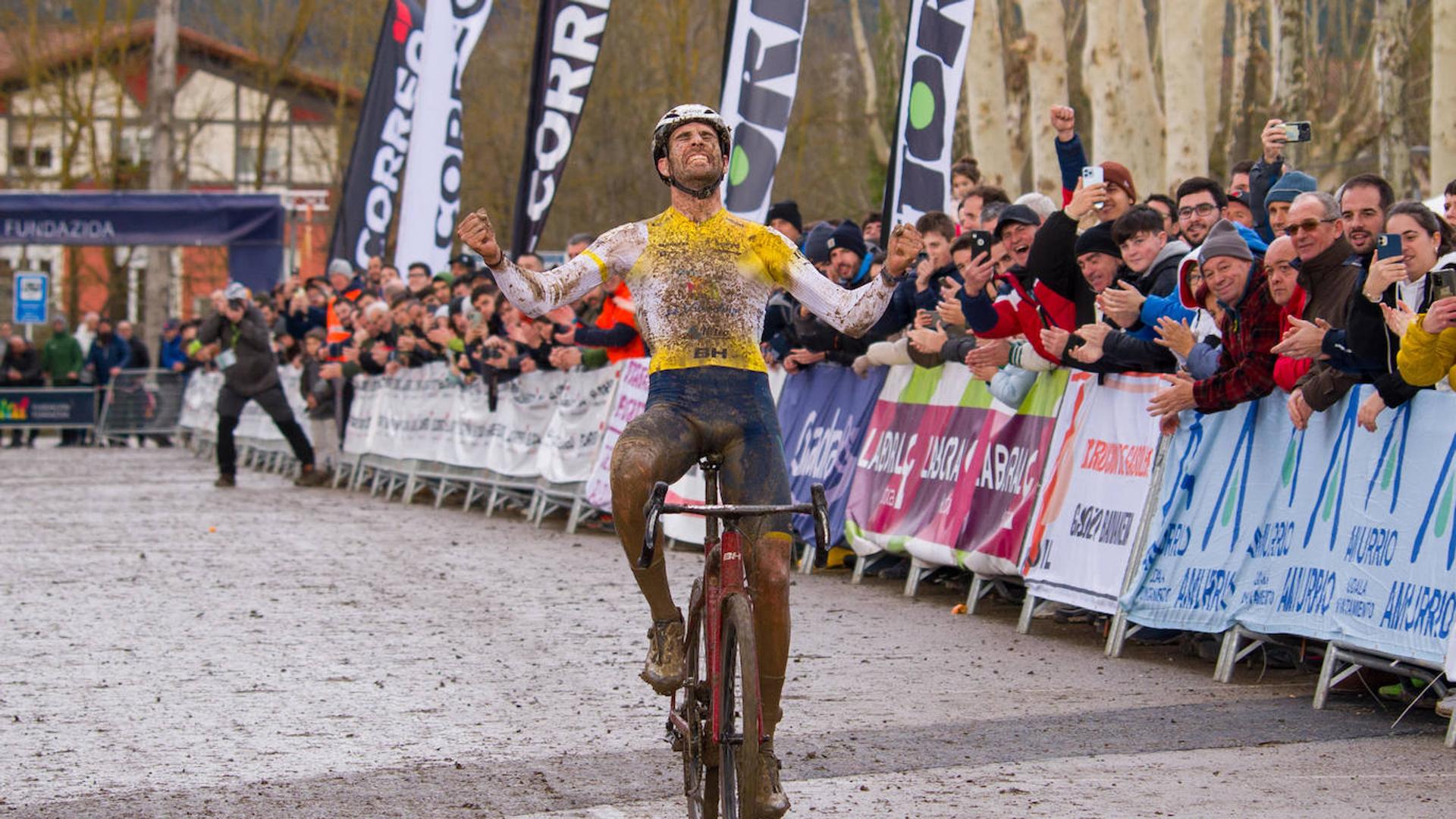 El ciclista vilero Felipe Orts se convierte en leyenda del ciclocross |  Campeonato de España ciclocross Amurrio | TodoAlicante