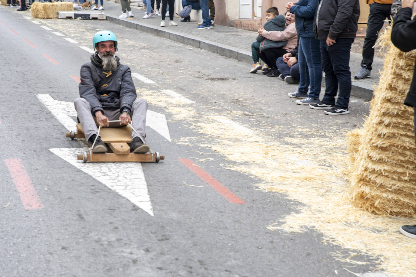 El descenso de galeras abre las fiestas del Porrate de San Antón