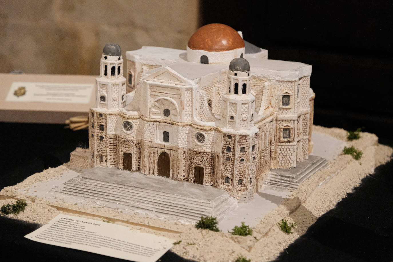 Las miniaturas invaden la Basílica de Santa María de Alicante