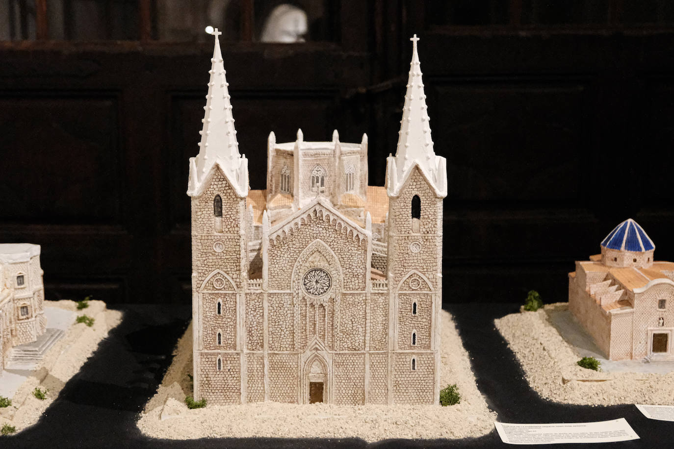 Las miniaturas invaden la Basílica de Santa María de Alicante