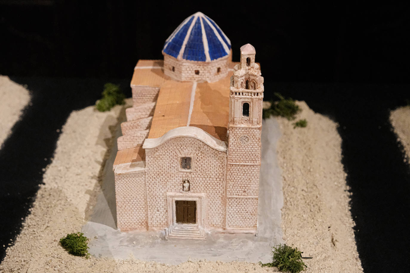 Las miniaturas invaden la Basílica de Santa María de Alicante